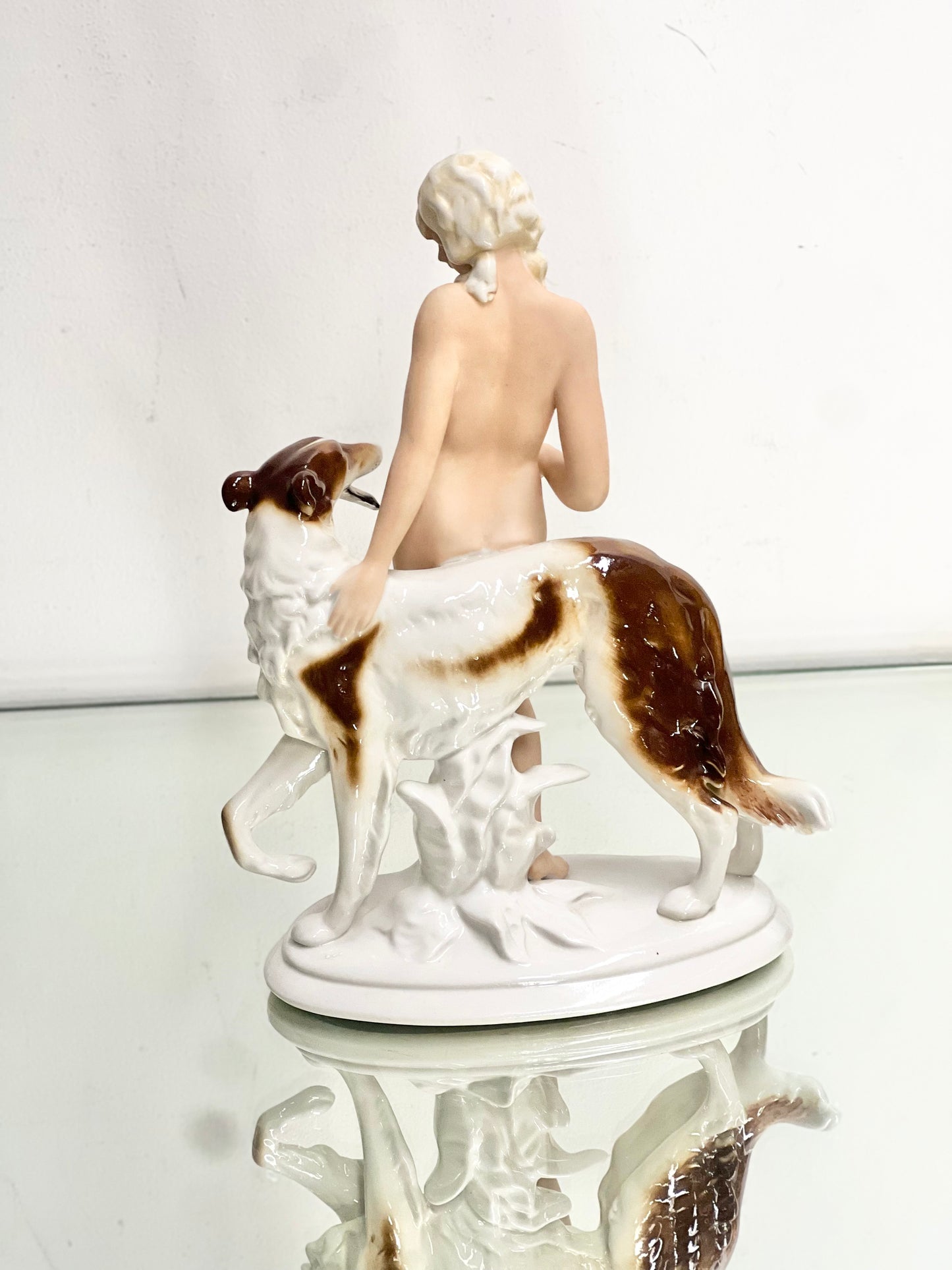 FIGURIN art deco naken kvinna vinthund porslin