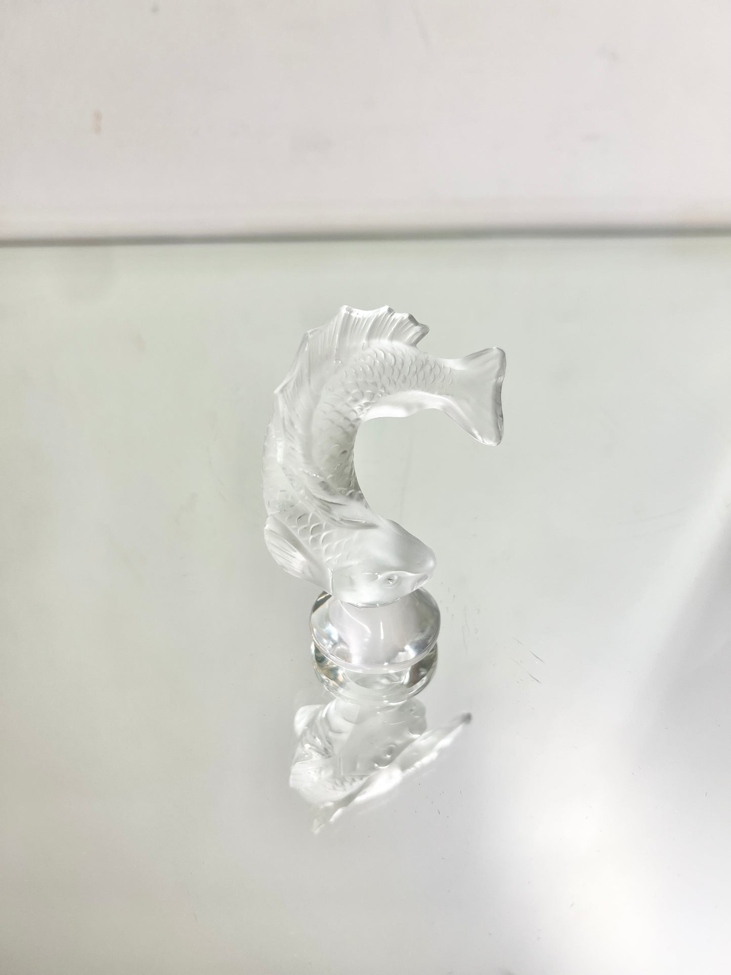 FIGURIN Lalique Papperstyngd Koi-fisk Glas Signerad