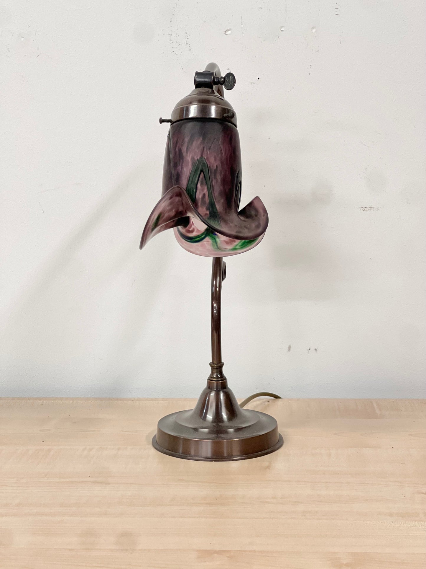 Gamla stans lampverkstad Bordslampa Lilja Lila Blomma