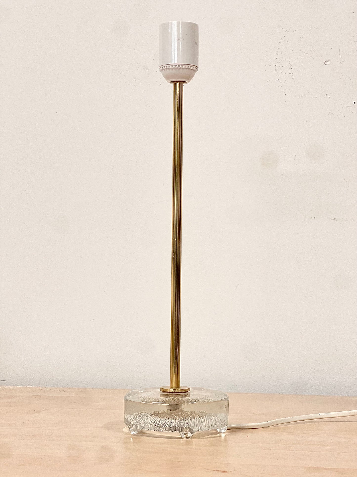 retro lampa framifrån mässing klarglas