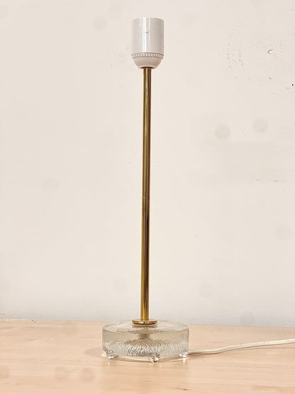 retro lampa framifrån mässing klarglas